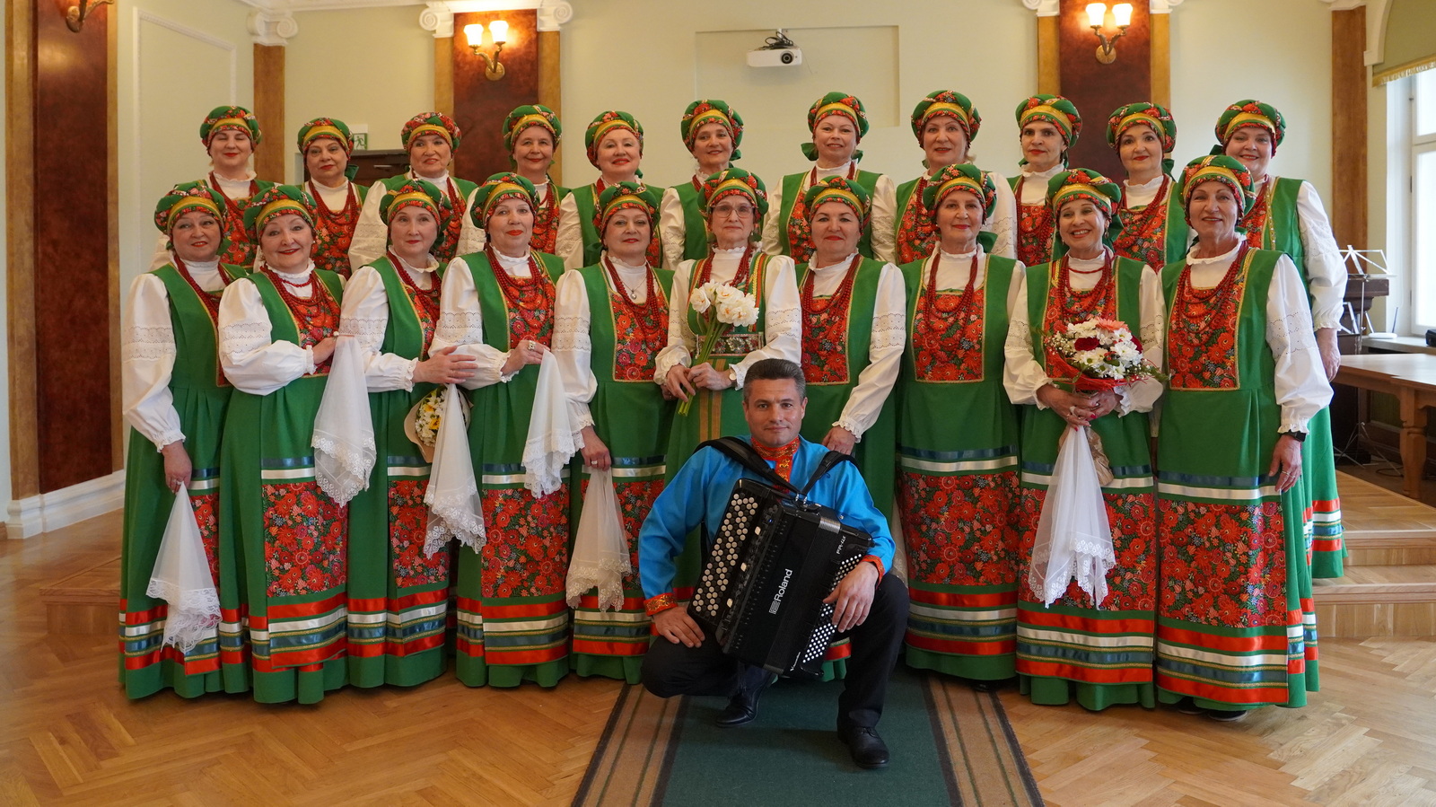 «Песни в подарок» от хора русской народной песни «Сударушки»