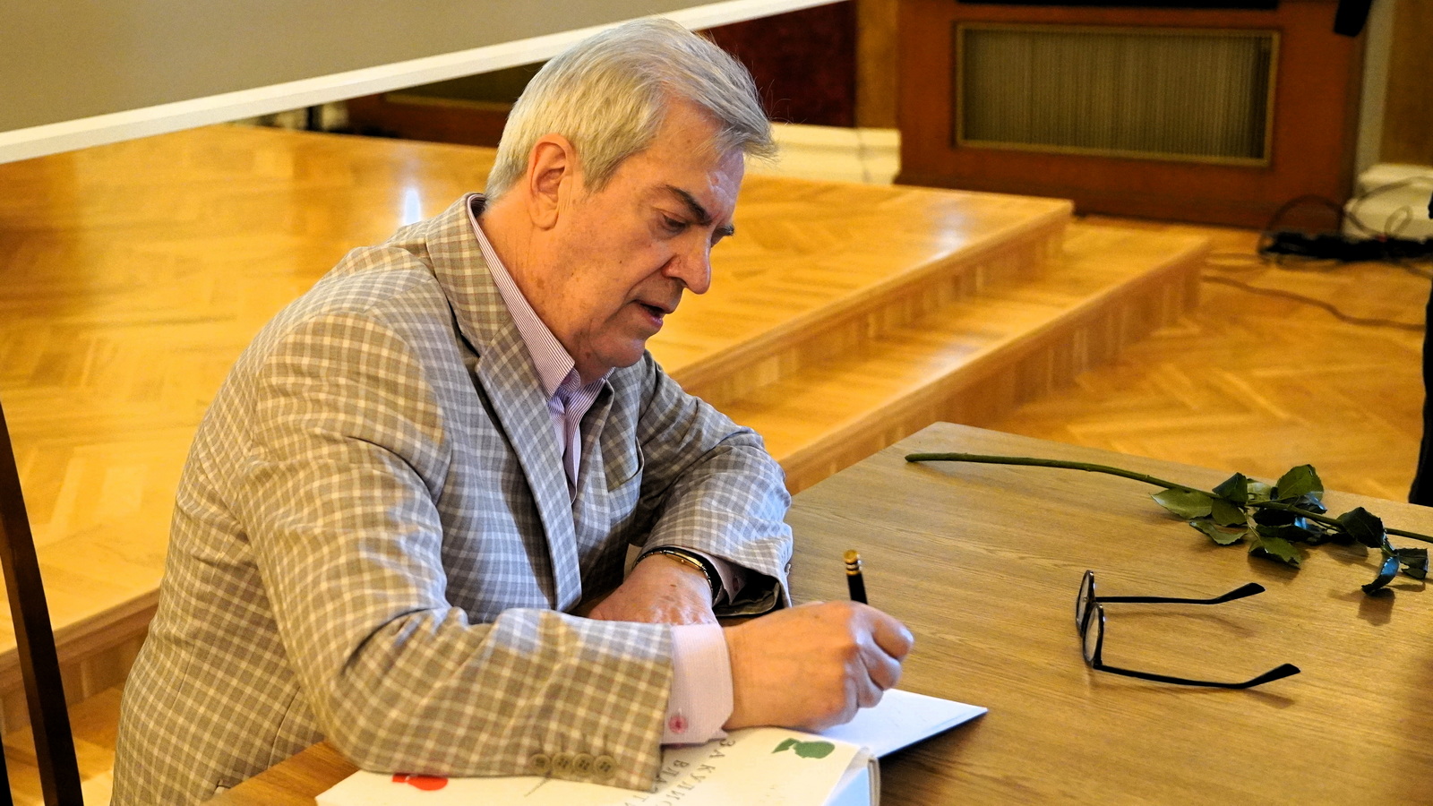 Презентация книги Леонида Михайлова «За кулисами власти»