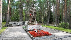 6. Ида-Вируский узд. Воинское захоронение на кладбище в Нарва-Йыэсуу. Фото -  Александр Хмыров, 26.07.2022.