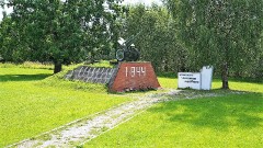 1.  Мемориал «Пушка» - памятник 2-й ударной и 8-й армиям на месте боев в 1944 г. Фото - Александр Хмыров, 26 июля 2022 г.