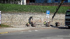 8. Утром 16 августа 2022 г. начался демонтаж памятных досок. Фото - Александр Хмыров