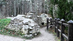 04. Развалины усадьбы Meremõis. Фото- Александр Хмыров, 15 ноября 2025 г.