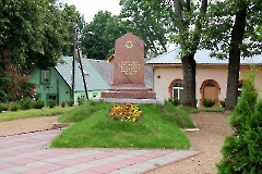 1. Калласте. Братская могила павших во II мировой войне. 24 июля 2013 г.  Фото - Александр Хмыров