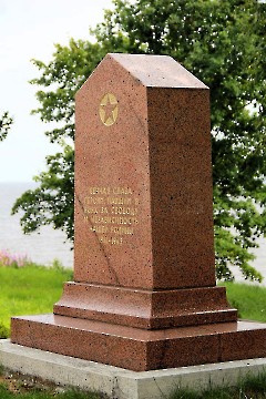3. Калласте. Братская могила павших во II мировой войне. 24 июля 2013 г.  Фото - Александр Хмыров