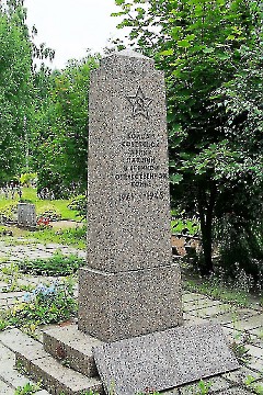 10. Кодавере. Братская могила павших во II мировой войне. 24 июля 2013 г. Фото -  Александр Хмыров