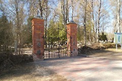 Rõngu kalmistu peavärav. Foto autor I. Raudvassar. 24.04.2014
