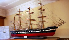 29. Макет парусника 'Крузенштерн'-Центр культуры 'Mere' (Центр русской культуры), 29 ноября 2025 г. Фото- Александр Хмыров