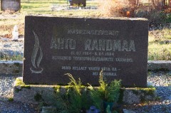 2021_11_14_2-11_Могила Ахто Рандма на кладбище Екатерининской церкви Леэзи