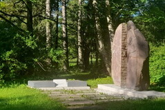 1-vastse-kuuste-vz-4-ii-ms-hukkunute-uhishaud-vastse-kuuste-m-isa-pargis-foto-anu-lepp-31052023