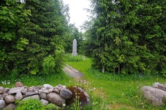 sovetskij-pamyatnik-na-bratskoj-mogile-pavshikh-vo-ii-mirovoj-vojne-v-kirikukyula-demontirovan-v-2023-godu