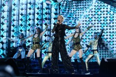 Концерт «Золотой хит» закончился на рассвете