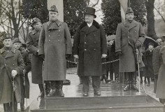 06_Юбилей Эстонской Республики. Пятс (в центре) и Лайдонер принимают парад на трибуне. 1930-е годы