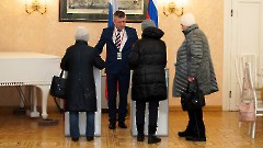 27 - Посольство РФ в Таллине в последний день выборов Президента России. 17 марта 2024 г. Фото - Александр Хмыров