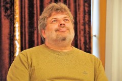 В Зеркальном зале Русского театра состоялась пресс-конференция по случаю открытия 74-го театрального сезона