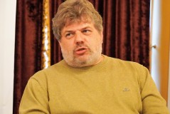 В Зеркальном зале Русского театра состоялась пресс-конференция по случаю открытия 74-го театрального сезона