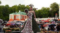 77. Таллиннский Бал цветов. Международный конкурс 'Цветочное платье'. Парк Кадриорг, 23 июля 2023 г. Фото - Александр Хмыров