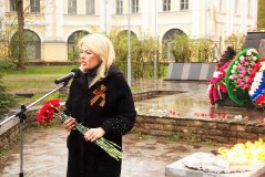 Церемония возложения цветов у Братской могилы «Слава героям»