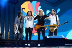 Концерт «Золотой хит» закончился на рассвете