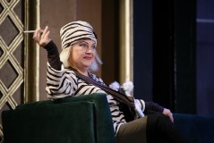 Русский театр Эстонии представил премьеру криминальной комедии «8 любящих женщин»