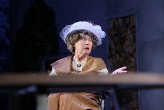 Русский театр Эстонии представил премьеру криминальной комедии «8 любящих женщин»