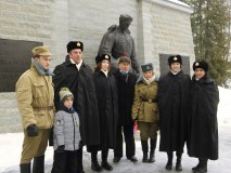 23 февраля в Таллине прошла церемония возложения цветов  к подножью памятника Воина-Освободителя