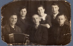 Проводы в армию Петра Голубева (в центре). 1939 г.