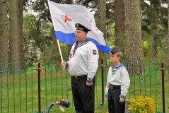 Церемония у памятника морякам с эсминца «Карл Маркс»