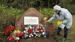 6. Памятный знак на месте гибели экипажа советского самолёта ИЛ-2. 7.05.2015.