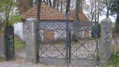 Lihula vana kalmistu. Кладбищенские ворота и часовня. Дата 30.10.2007