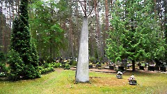Хаапсалу. Памятник на Лесном кладбище на месте казни советских патриотов в 1941 г.