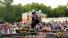 82. Таллиннский Бал цветов. Международный конкурс 'Цветочное платье'. Парк Кадриорг, 23 июля 2023 г. Фото - Александр Хмыров