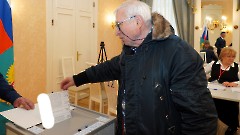 Проживающие в Эстонии российские граждане голосуют в Посольстве РФ в Таллине 