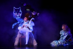 С премьерой, Русский театр!