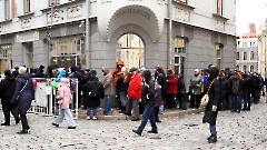 Проживающие в Эстонии российские граждане голосуют в Посольстве РФ в Таллине 
